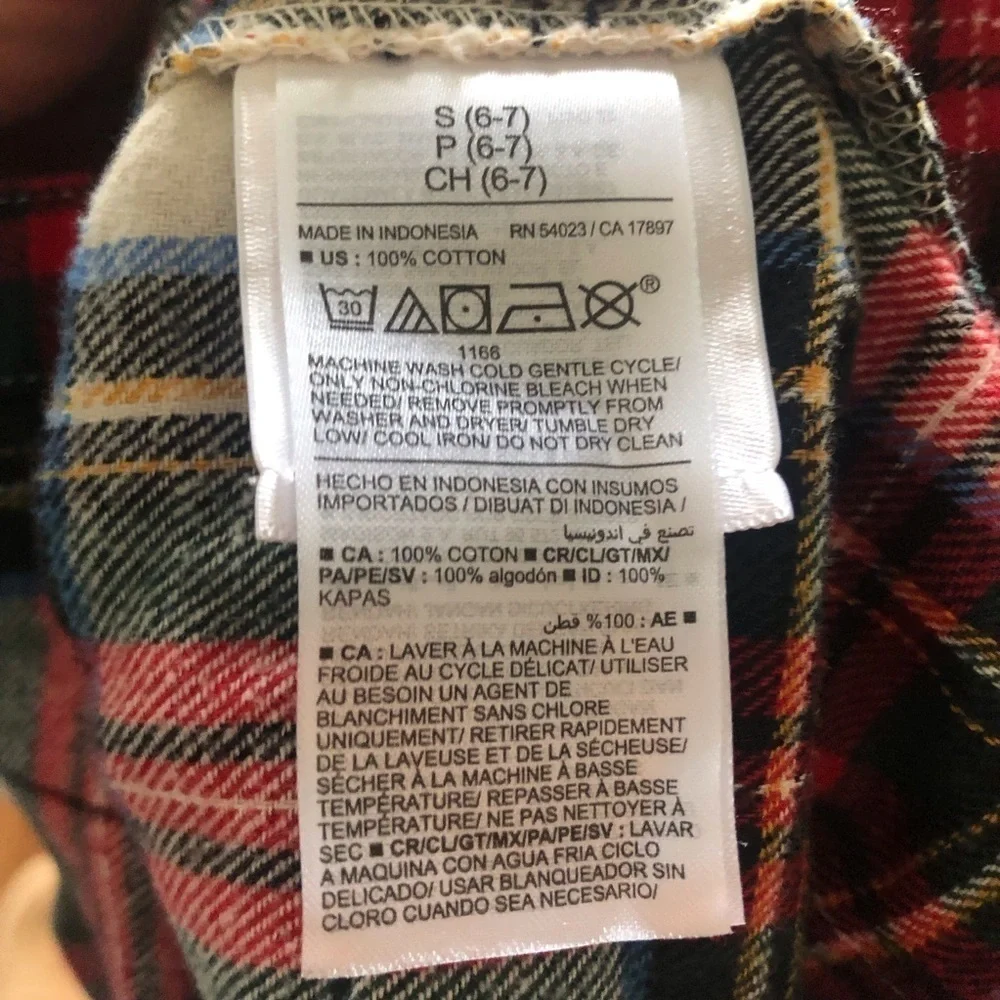 Old Navy red & green flannel long sleeve button down in size S (6-7)